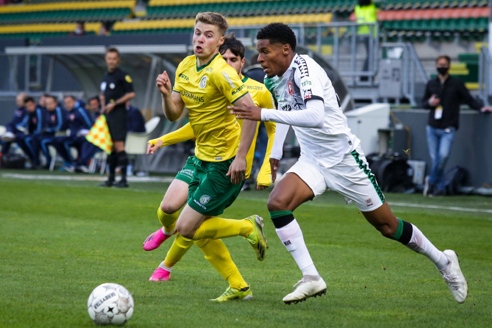 转会期荷甲传出新动向，AC米兰门线救险，管理层表态——态度坚定，临场指挥获称赞的简单介绍