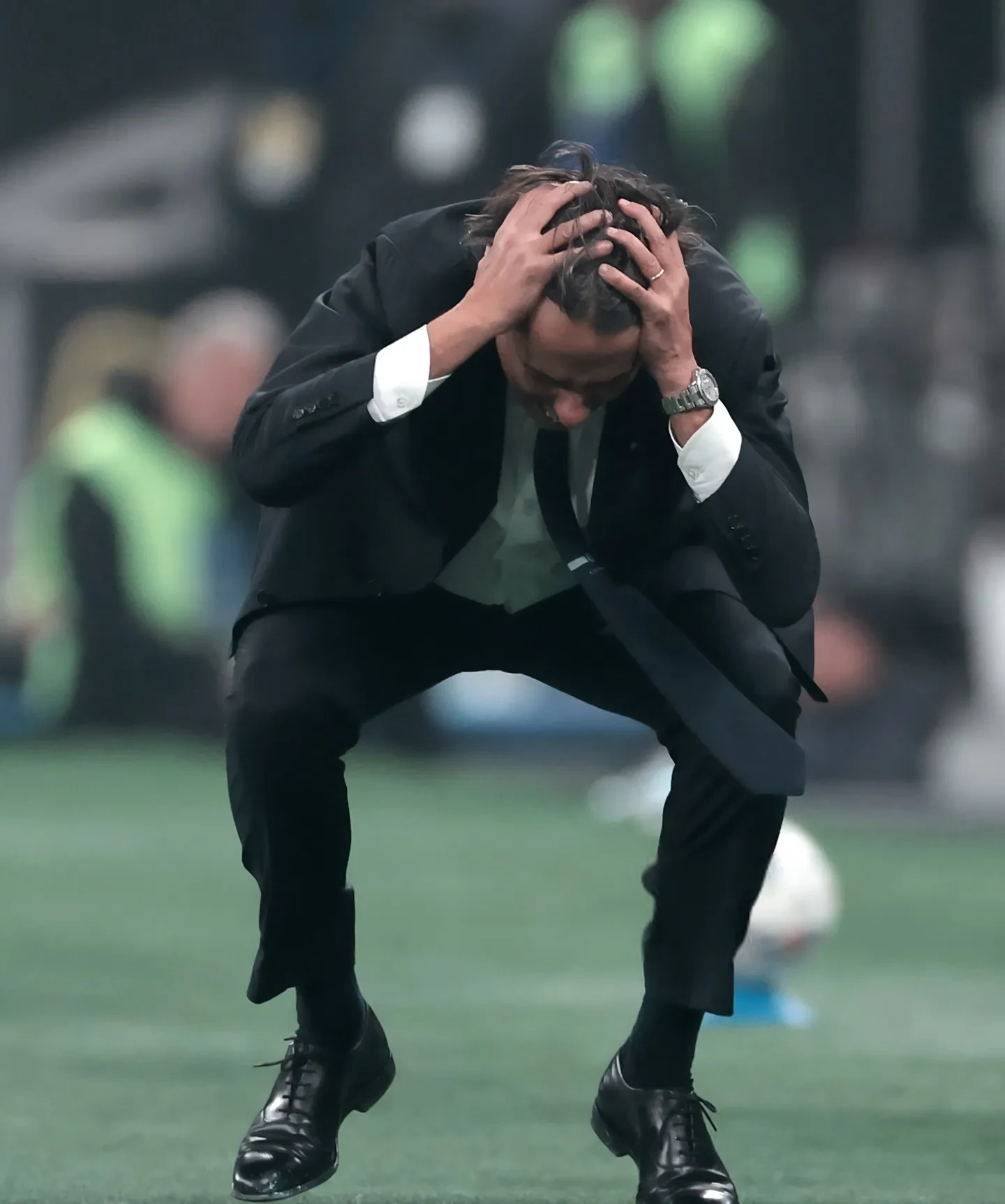 转会期荷甲传出新动向，AC米兰门线救险，管理层表态——态度坚定，临场指挥获称赞的简单介绍